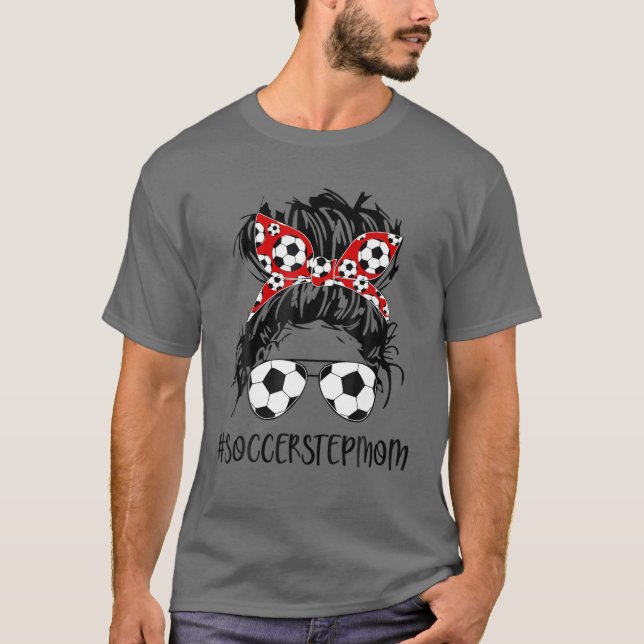Stepmamma Life Soccer Stepmamma Mors dag Messy Bun T Shirt (Framsida)