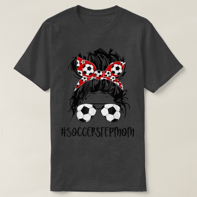 Stepmamma Life Soccer Stepmamma Mors dag Messy Bun T Shirt (Design framsida)