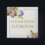 Stepmor från Groom Elegant Blommigt Bröllop Knapp<br><div class="desc">Snygg bricka eller knapp designad för att identifiera stepmamman i brudgummen vid din möhippa eller repetitionsmiddag. Har en elegant med guld gräns och bokstäver samt en bukett av vår blommor inklusive ro,  orkidéer,  calla lilies och hydrangea. Temat pastel blommigt gör detta till en vacker tjänst eller gåva.</div>
