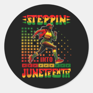 Steppin till Junetelfte Proud Afro Women Running R Runt Klistermärke