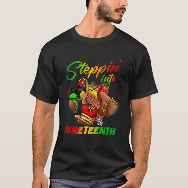 Stepping into juneteenth Afro Woman Black Girls Sn T Shirt (Framsida)