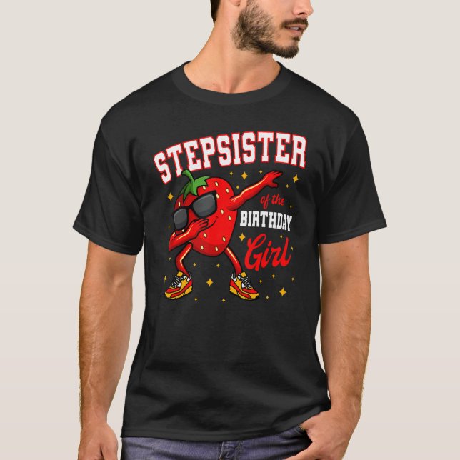 Stepsyster till Birthday Girl Dabbing Strawberry T Shirt (Framsida)
