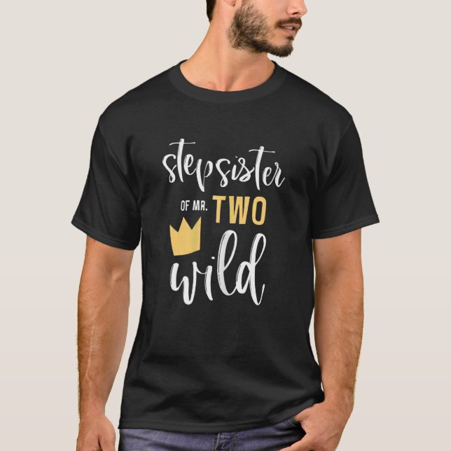 Stepsyster till mr Två Vilder andra födelsedagen P T Shirt (Framsida)