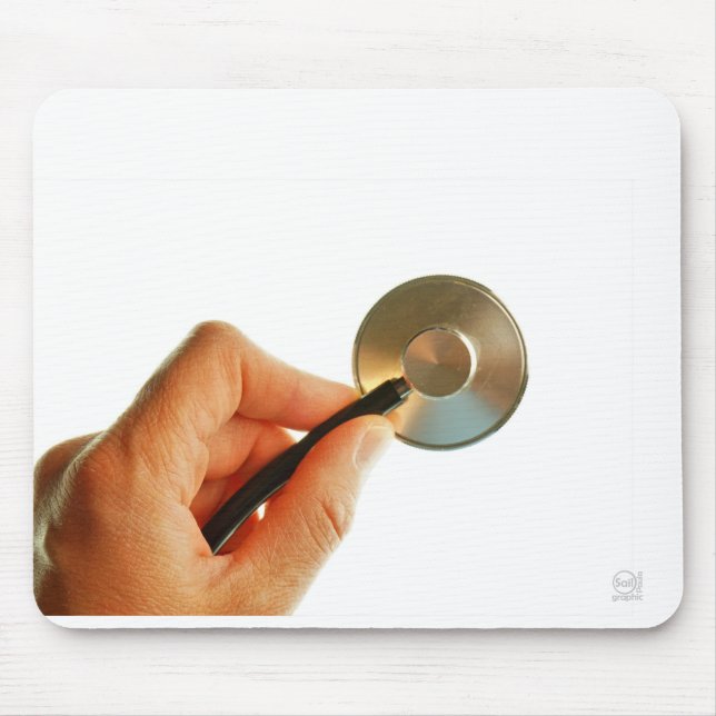 Stethoscoop in een hand voor een ziekenhuis sfeer. musmatta (Framsidan)