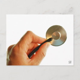 Stethoscoop in een hand voor een ziekenhuis sfeer. vykort