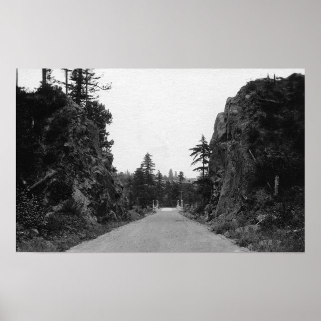 Stevenson Pass, WA View North Bank Highway Poster (Framsidan)