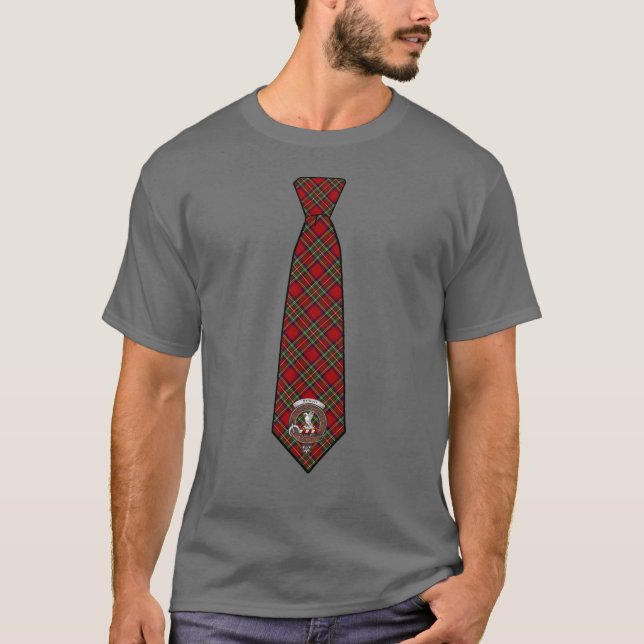 Stewart Tartan Necktie T-Shirt med Badge (Framsida)
