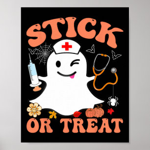 Stick eller behandla sjuksköterska Funny Halloween Poster