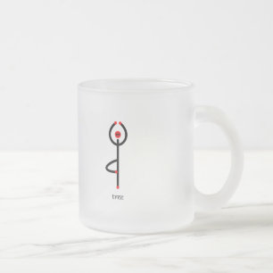 Stick figur av trädyoga poserar med Sanskrit text Frostad Glasmugg