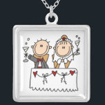 Stick figurbrud och brudgum som rostar halsbandet silverpläterat halsband<br><div class="desc">En stick figurbrud och en brudgumrostat bröd till deras nya liv på ett halsband någon brud som är,  vem älskar stick figur,  är tillsammans säkra att älska!</div>