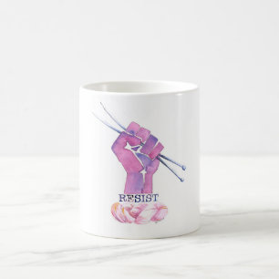 Sticka driva näven, garn, motstår kaffemugg
