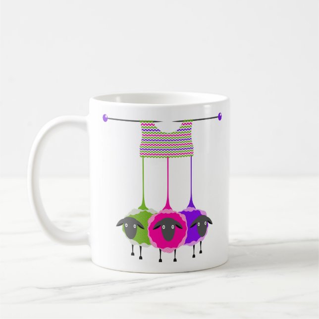Stickning med får i blå, Rosa och Lila design Kaffemugg (Vänster)