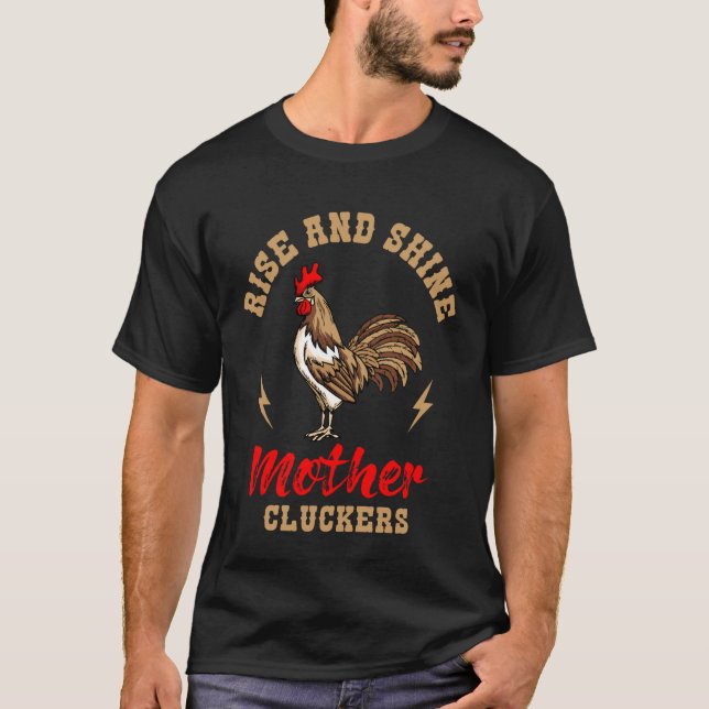 Stig Upp Mor Cluckers Tupp Kyckling Gård T Shirt (Framsida)