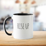 Stiga upp upp Motivational Hamilton Chic Handskrif Mugg<br><div class="desc">STIGA UPP UPP - precis vad du behöver på morgonen - en motiverande påminnelse om att kämpa för det bättre saken i livet! Modern,  handskriven typografi med trendig i svartvitt. Underbar gåva till Hamilton älskare i ditt liv!</div>