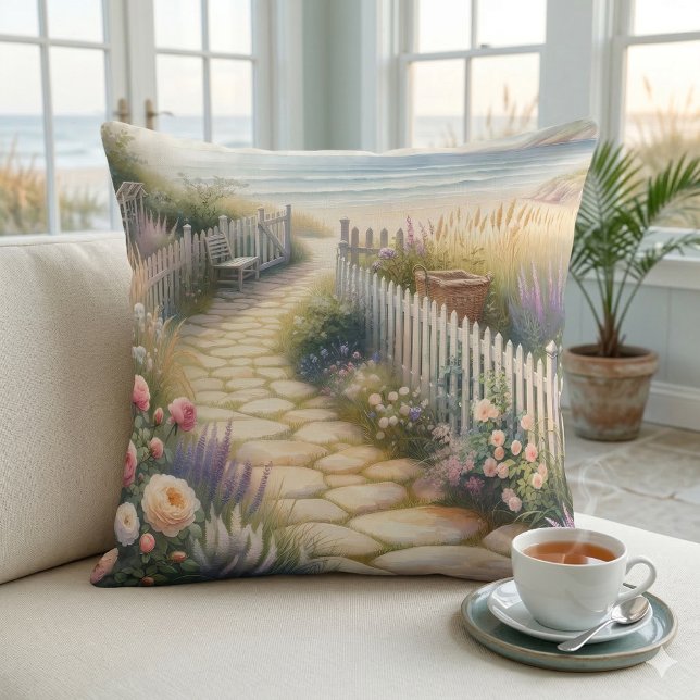 Stigen genom lantlig trädgård till havet kudde (Cottage Garden Path to the Sea Throw Pillow In Family Room)