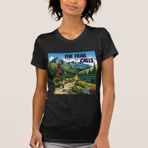 Stigen kallar Kvinna som vandrar på en stig T Shirt