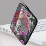 Stigning Dawn Butterfly Laptop Fodral<br><div class="desc">Rosa-fjäril stigning som en ny gryning. Neoprene Laptop sleeve 15 tum. Se andra storlekar.***Stigning Dawn valdes ut för "tionde årsutställningen för digitala och blandade medier i Internationell-Onlinen för scenkonst.2007</div>