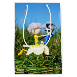 Stijldansende Fubby's in Narcissen jurk.