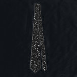 STIL SLIPS<br><div class="desc">En slips är inte bara ett tillbehör - det är ett påstående. Vår designade bindningssamling tillför personlighet, kraft och poleri till alla enheter. Från eleganta fasta till fet utskrift är varje biet konstruerad för att öka din närvaro, oavsett om det är i boardrummet eller i efterdyningarna av party. De här...</div>