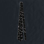 Stil Slips<br><div class="desc">En slips är inte bara ett tillbehör - det är ett påstående. Vår designade bindningssamling tillför personlighet, kraft och poleri till alla enheter. Från eleganta fasta till fet utskrift är varje biet konstruerad för att öka din närvaro, oavsett om det är i boardrummet eller i efterdyningarna av party. De här...</div>