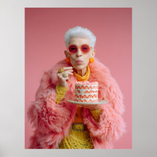Stilfull äldre kvinna som äter tårta i rosa mode  poster