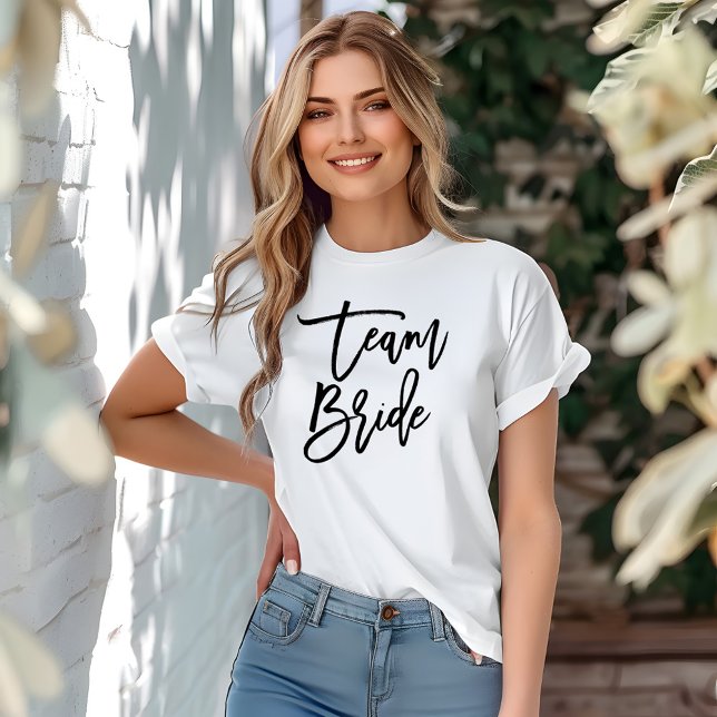 Stilfull bokstavsborstypografi "Brudlag" T-shirt (Skapare uppladdad)