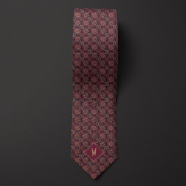 Stilfull burgunderröd och gul mandala-monogram slips
