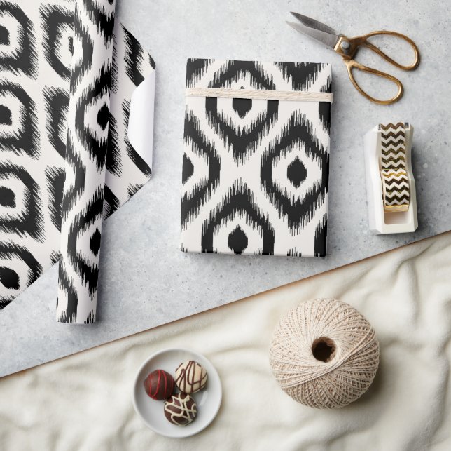 Stilfull Chic Mod Svart Elfenben Diamond Ikat Möns Presentpapper (Hantverk)