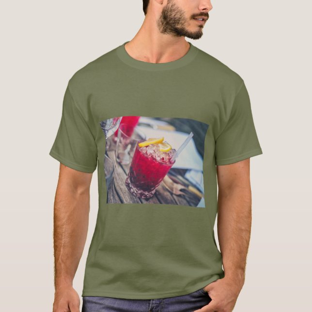 Stilfull dryckesdesign t shirt (Framsida)