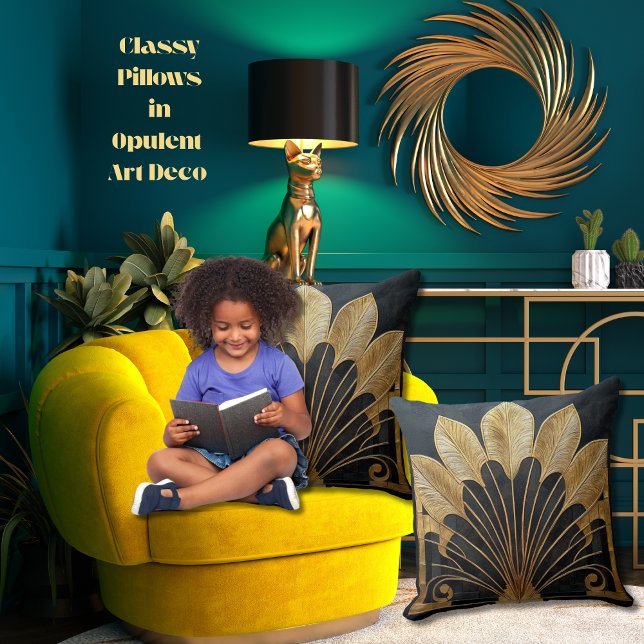 Stilfull fet Art Deco Guld Svart 20 x 20 Bomull Kudde (Gold and feathery Art Deco fan shape on faux textured black background for an antiquity vibe)