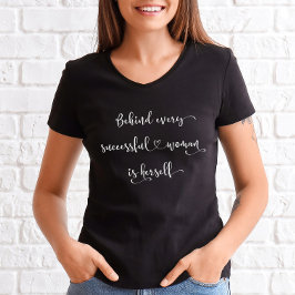 Stilfull framgångsrik kvinna Citat Kalligrafi Manu T Shirt