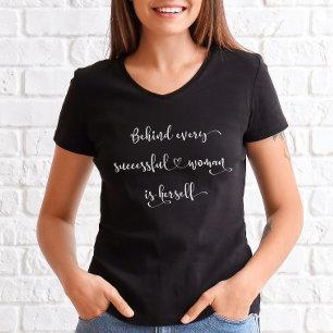 Stilfull framgångsrik kvinna Citat Kalligrafi Manu T Shirt