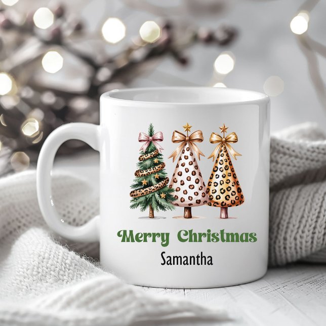 Stilfull julgran med leopardtryck med eget namn -  kaffemugg (Stylish Leopard Christmas Trees Custom Name Mug)