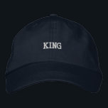 Stilfull KING Navy Justerbar Mode-Hatt För Män  Broderad Keps<br><div class="desc">Uppdatera din vardagliga mode med denna attraktiva navy “KING” broderade justerbara mössa från Paasam. Den rika navytonen skapar ett rent stilrent utseende som ser fantastiskt ut med avslappnade och sportiga outfits. Detaljerad broderisöm ger denna fashionabla accessoar en premiumfinish som kunderna kommer att njuta av att bära regelbundet. Dess justerbara bekväma...</div>