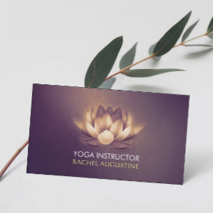 Stilfull lysande lotus- och lila grunge yogainstru visitkort