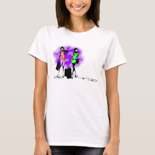 Stilfull modeglam modellerar fransk t-shirt