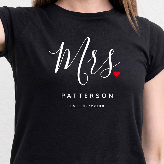 Stilfull Mrs. Anpassad efternamn & datum bröllop T Shirt (Skapare uppladdad)