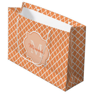 Stilfull orange Quatrefoil Monogram med namn