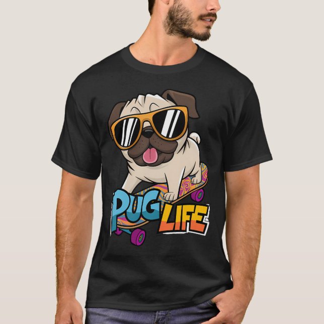 Stilfull Pug på skateboard-grafik perfekt för Utfl T Shirt (Framsida)