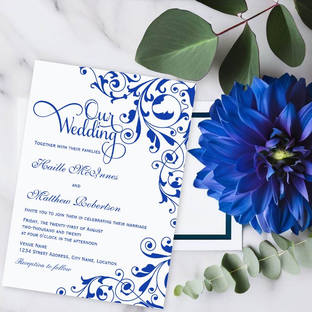 Stilfull Royal Blå Virvlar Bröllop Inbjudningar (Royal blue swirls and elegant script 'Our Wedding" text wedding invitation.)