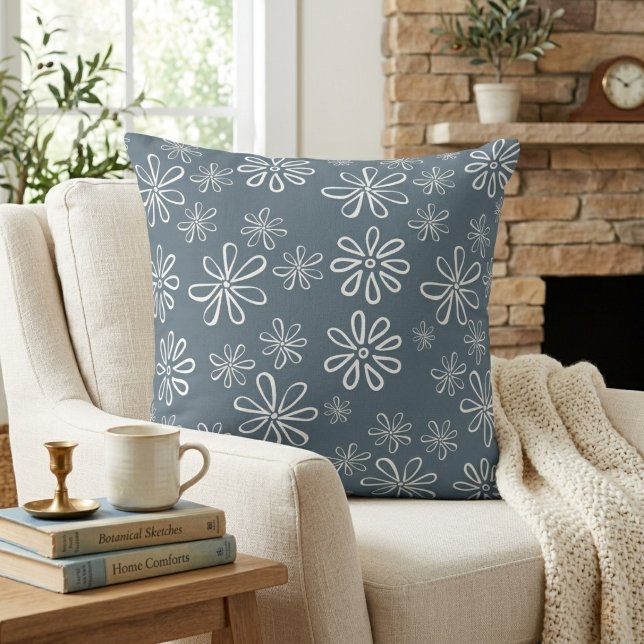 Stilfull skifferblå och vit blomster kudde (Stylish Slate Blue and White Floral Throw Pillow)