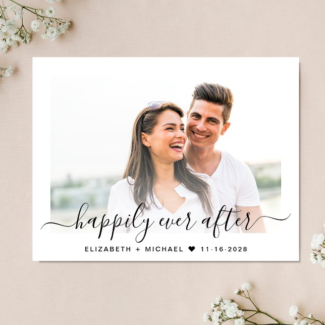 Stilfull Skript Foto Spara Datum Meddelande Vykort (An elegant Happily Ever After save the date to set the tone for an unforgettable event)