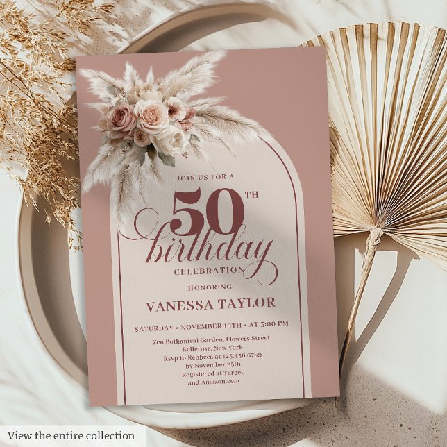 Stilfull valvbåge pastellrosa Pampas blommig 50-år Inbjudningar (Stylish Arch Pastel Pink Pampas Floral 50 Birthday Invitation)