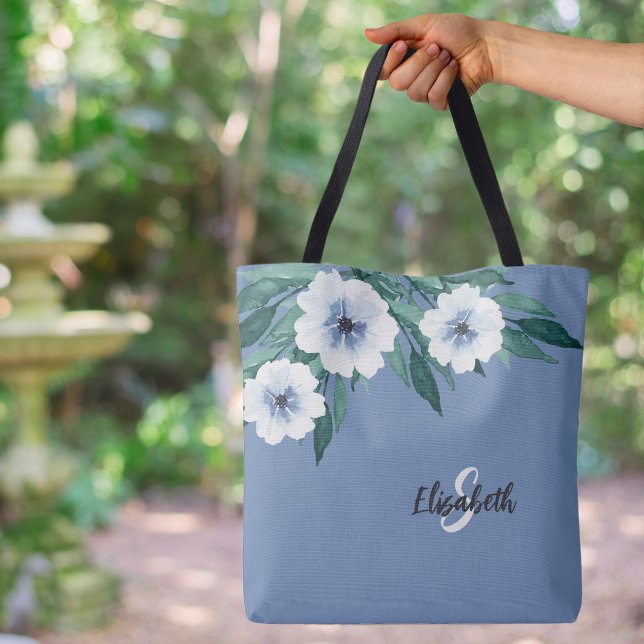Stilfullt Initialbokstav i monogram Blommig dammig Tygkasse (Stylish Monogrammed Name Initial Floral Dusty Blue Custom Canvas Tote Bag)