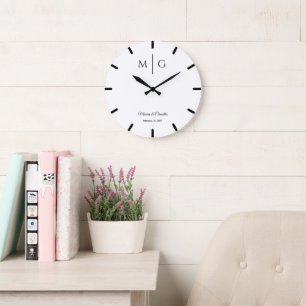 Stilfullt monogram med parnamn elegant stor klocka