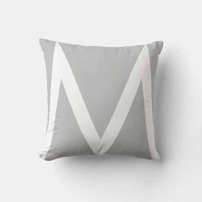 Stilfullt monogram på ljust silvergrå kudde (Framsida)