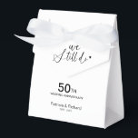 Stilfullt Vi gör fortfarande vigseljubileum Presentaskar<br><div class="desc">Fira förnyelsen av ditt äktenskapslöfte med stil med våra eleganta kalligrafiska presentaskar. De kan personifieras med dina uppgifter och anpassas till valfri färg.</div>