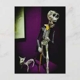 Stilig Día de los Muertos-skelett med hund Vykort