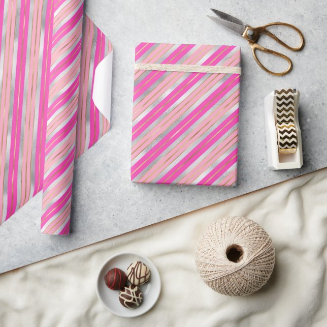 Stiliga rosa, guld- och silverfolie julränder presentpapper (Hantverk)