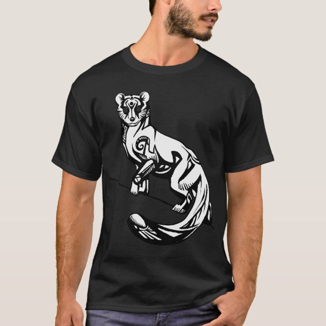 Stiliserad Fisher T Shirt (Framsida)